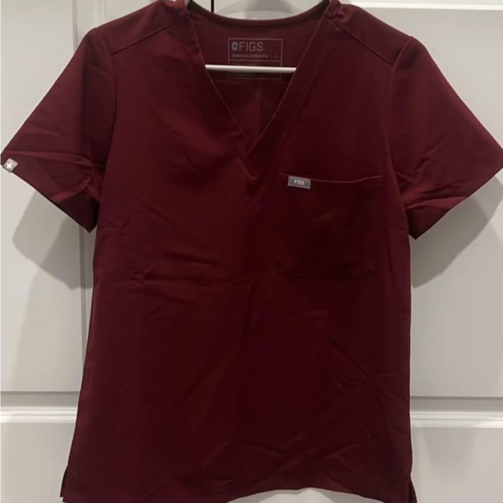 FIGS Caterina one pocket top